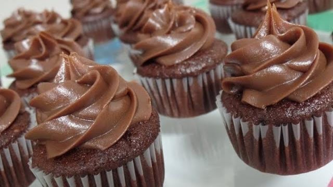 Receita de Cupcake de chocolate Infalível, massa super macia e Fácil de fazer