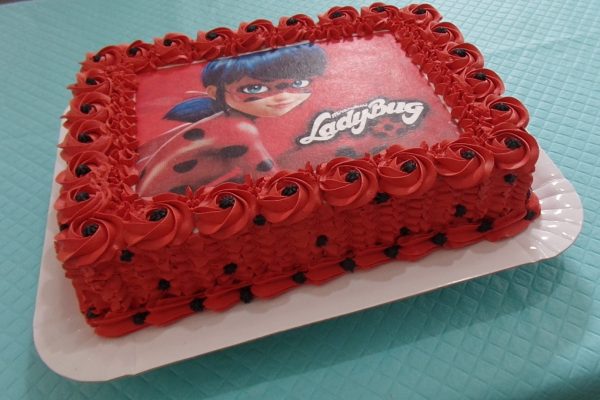 Bolo da Ladybug Com Rosas Vermelhas - Cakes House